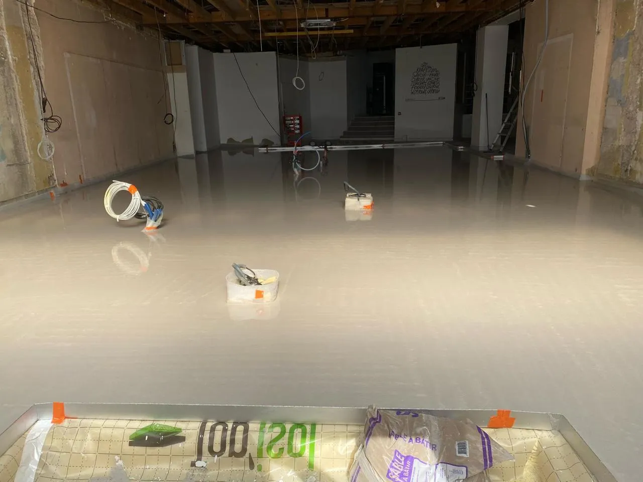 Chape liquide grand plateau - chantier professionnel