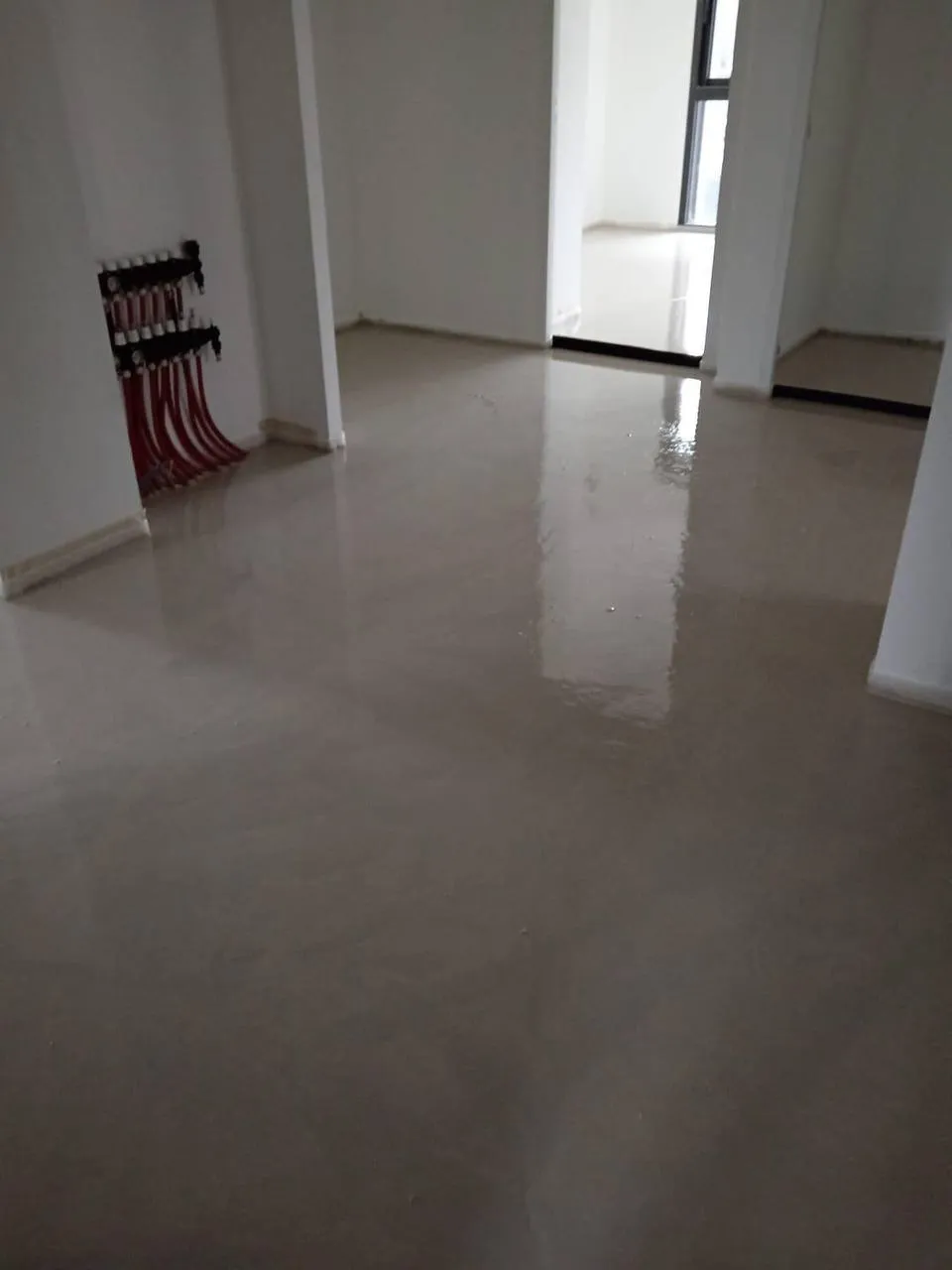 Collecteur plancher chauffant et chape